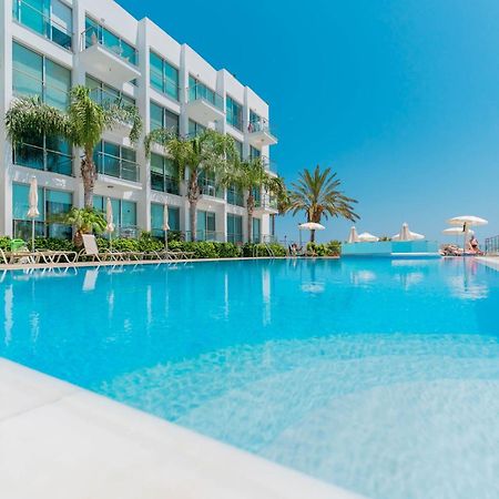 Diana - Coralli Beachfront Apartment プロタラス エクステリア 写真
