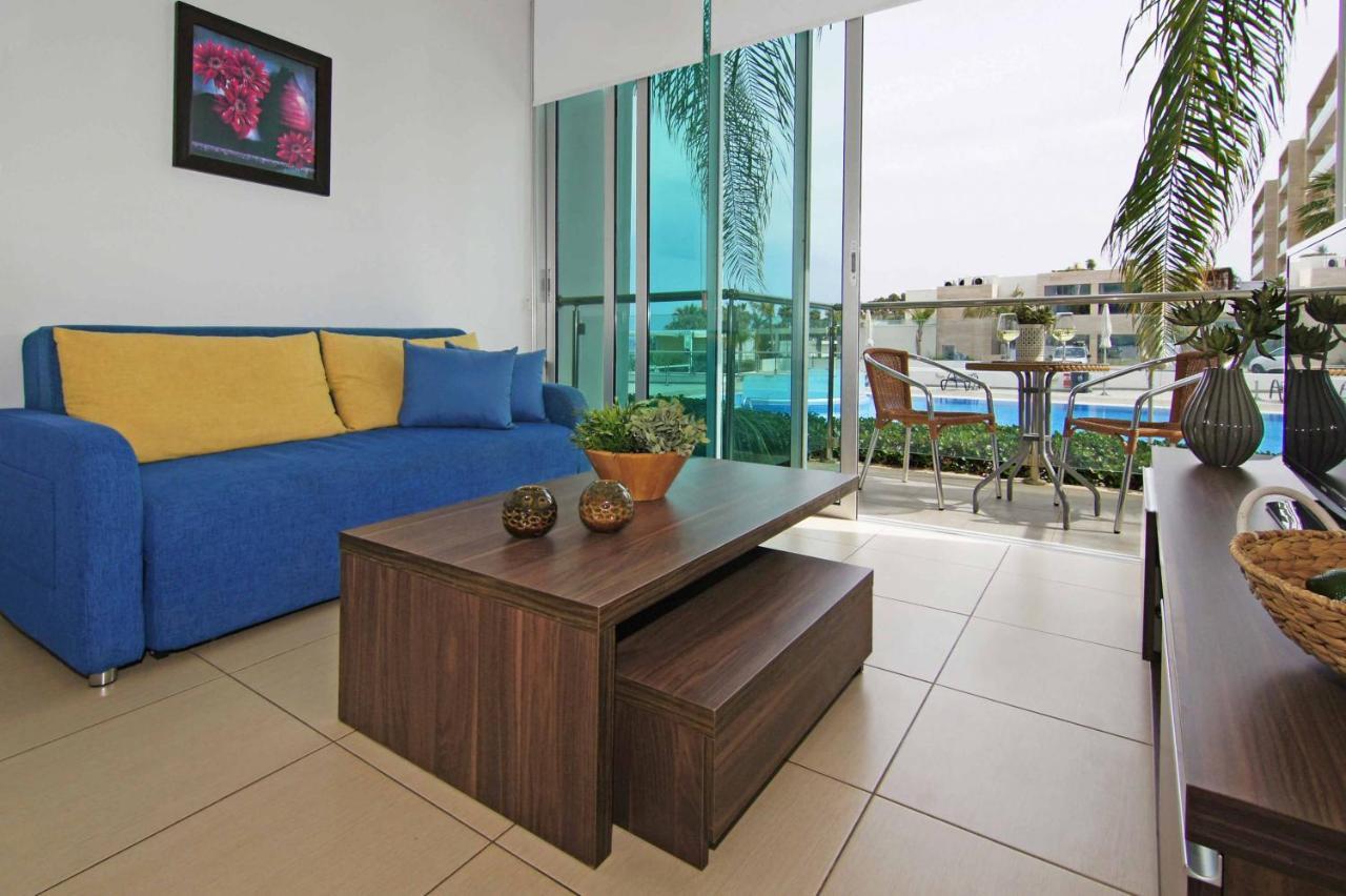 Diana - Coralli Beachfront Apartment プロタラス エクステリア 写真