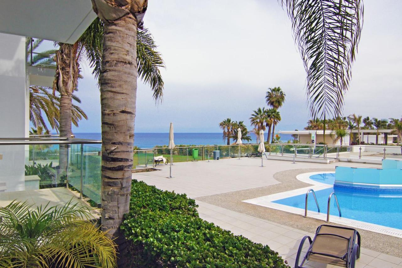 Diana - Coralli Beachfront Apartment プロタラス エクステリア 写真