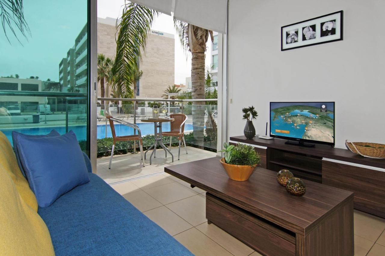 Diana - Coralli Beachfront Apartment プロタラス エクステリア 写真