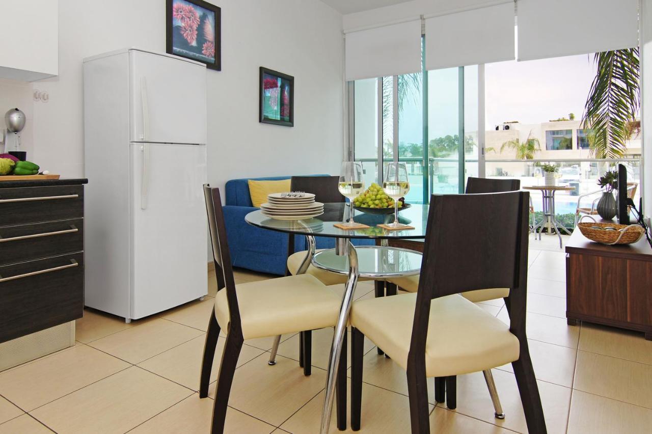 Diana - Coralli Beachfront Apartment プロタラス エクステリア 写真