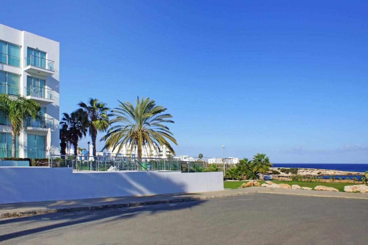Diana - Coralli Beachfront Apartment プロタラス エクステリア 写真