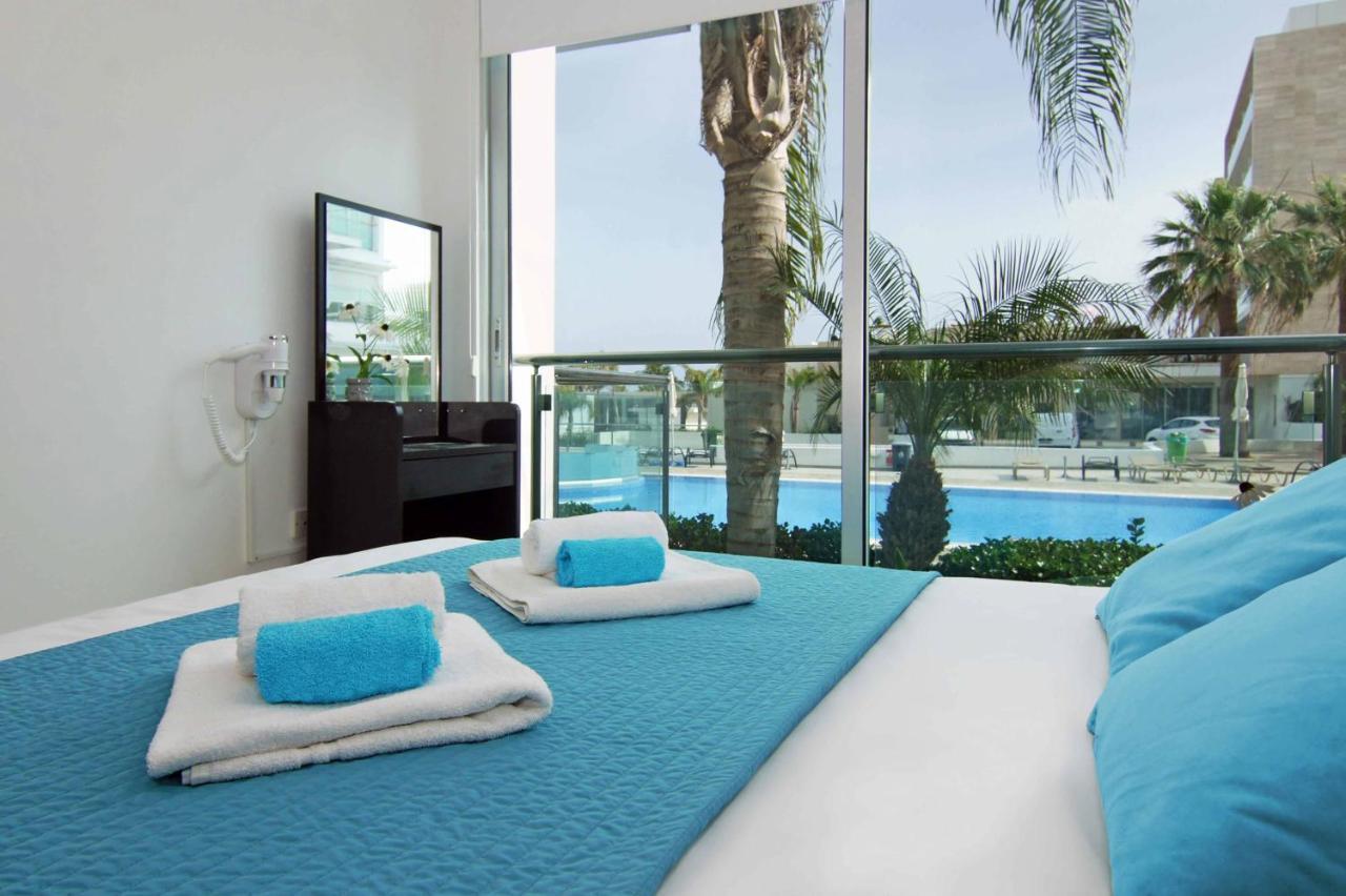Diana - Coralli Beachfront Apartment プロタラス エクステリア 写真