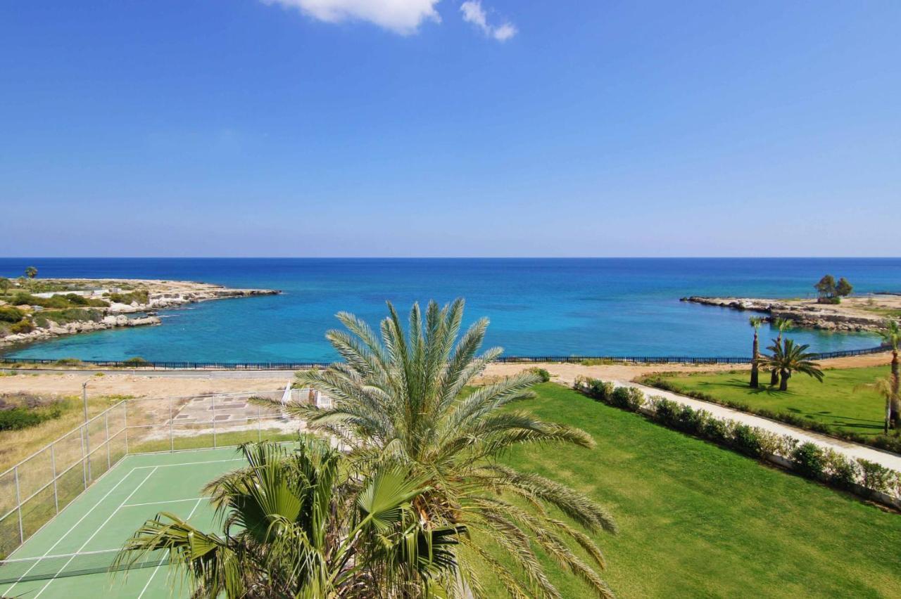 Diana - Coralli Beachfront Apartment プロタラス エクステリア 写真