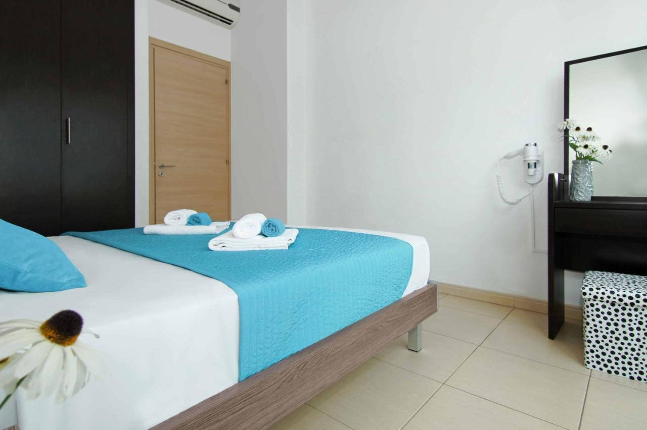 Diana - Coralli Beachfront Apartment プロタラス エクステリア 写真
