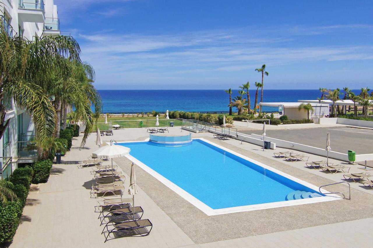 Diana - Coralli Beachfront Apartment プロタラス エクステリア 写真