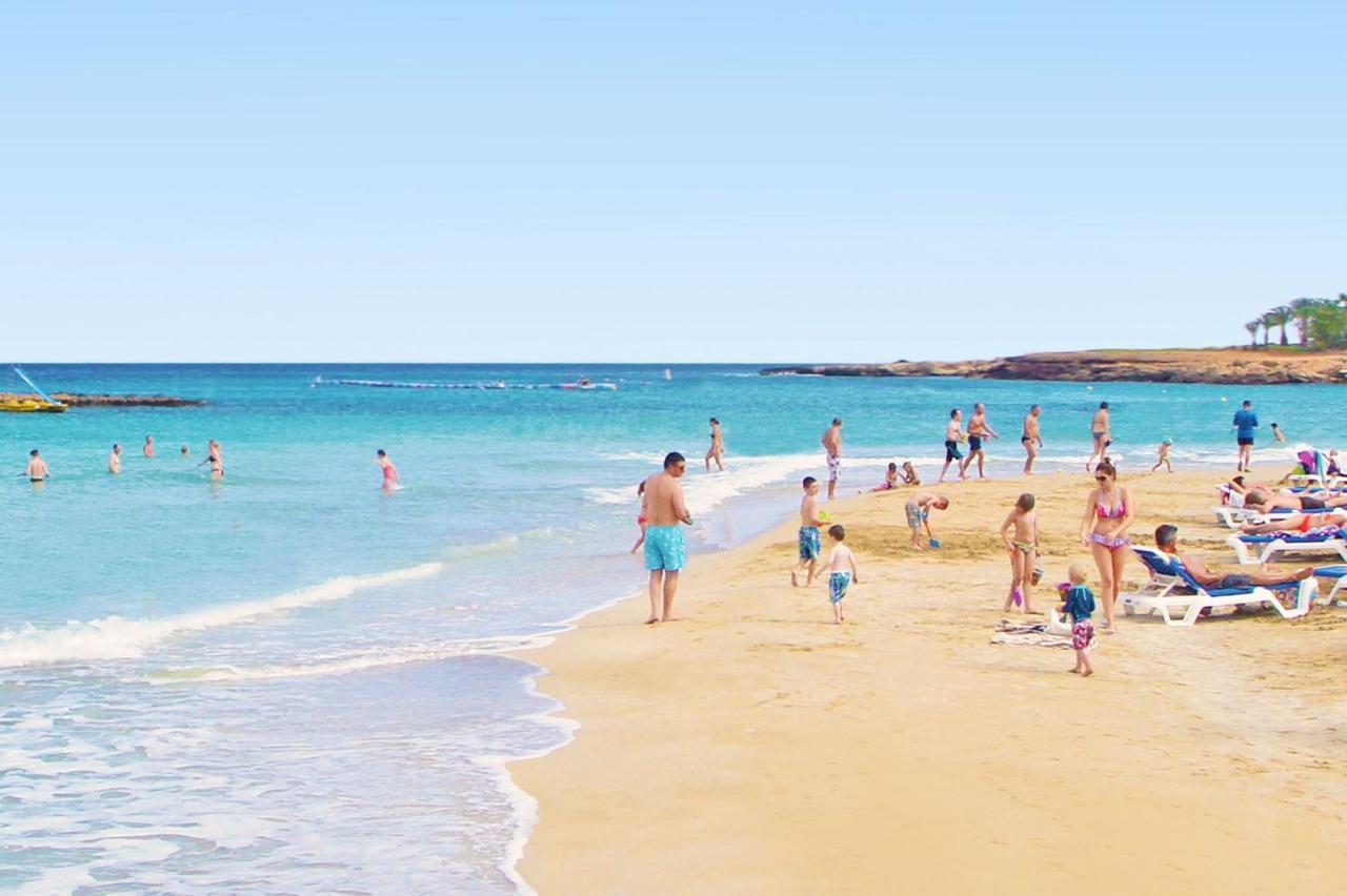 Diana - Coralli Beachfront Apartment プロタラス エクステリア 写真